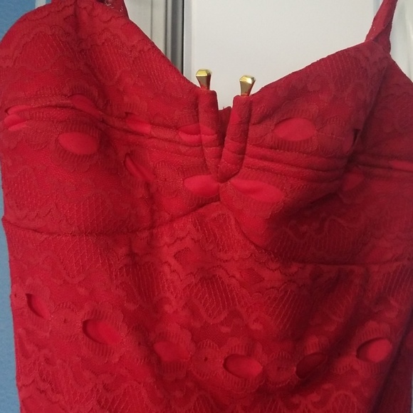 Red lace dress - Picture 2 of 4